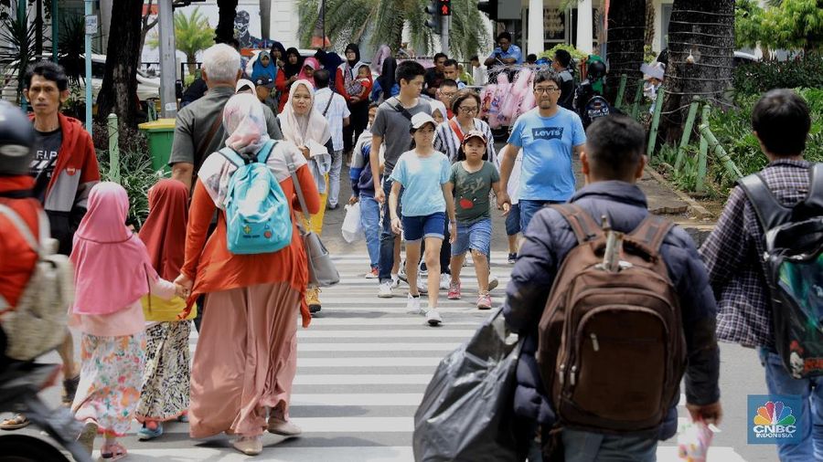 Monas Masih Jadi Lokasi Liburan Favorit Ibukota di Penghujung Tahun. (վ/Muhammad Sabki)