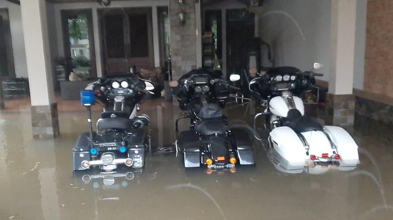 Hujan deras mengguyur Jabodetabek sejak Selasa (31/12/2019) sore hingga Rabu (1/1/2020) pagi membuat sejumlah wilayah Jabodetabek terendam banjir, Jakarta.