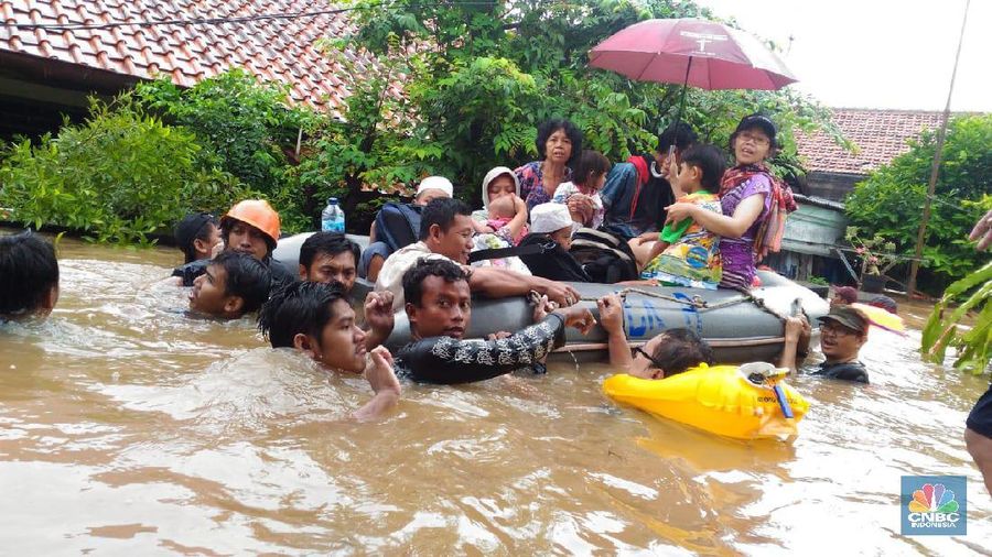 Selain kerusakan dan kerugian hara benda, tercatat 9 korban meninggal dunia karena bencana banjir tersebut.