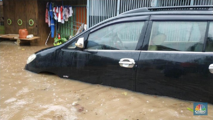 Mobil Kena Banjir & Diasuransikan, Apa Otomatis Bisa Klaim? Tak ayal, kendaraan bermotor baik mobil maupun sepeda motor ikut terendam.
