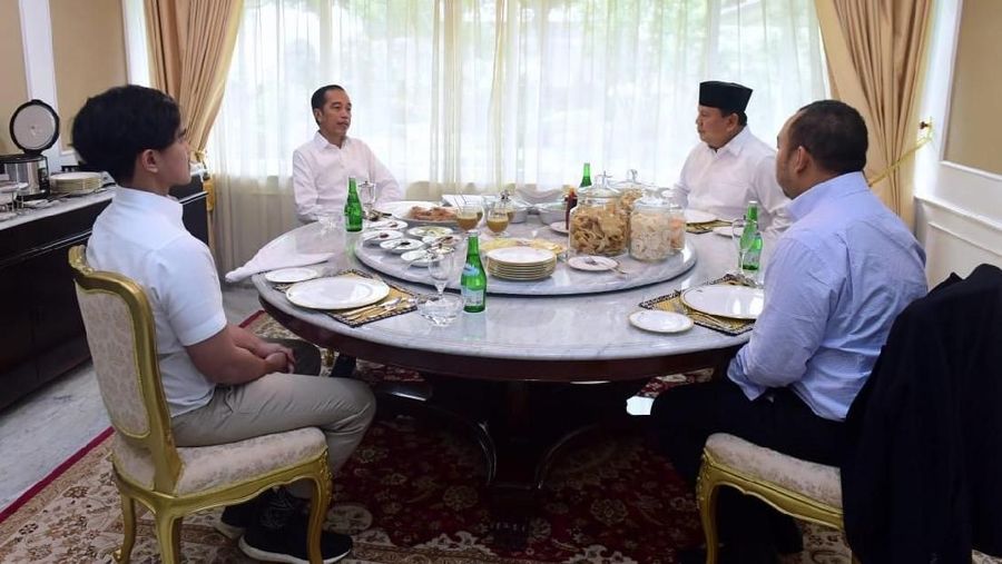 Deretan foto peristiwa dalam sepean baik dalam maupun luar negeri.