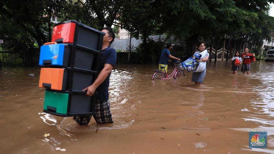 BMKG Dwikorita Karnawati memberikan pengumuman perkembangan prediksi cuaca terbaru dalam dua pekan ke depan yang patut diwaspadai