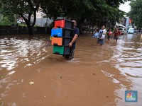 Waspada, Ini Langkah Hindari Sengatan Listrik Saat Banjir!