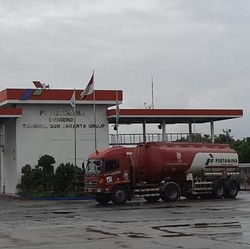 Gara-gara PSBB, Penjualan Bensin Pertamina Anjlok 50%