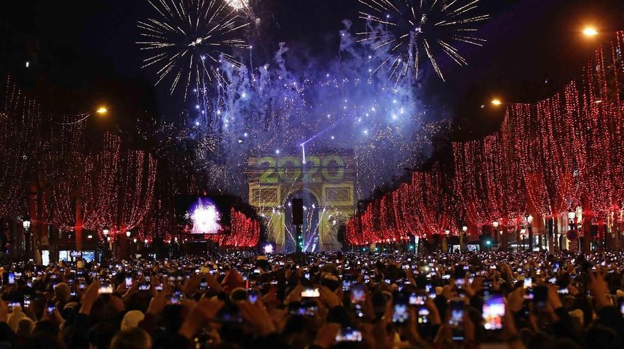 Tahun Baru di France. (AP Photo/Christophe Ena)