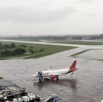 Banjir! Bandara Halim Lumpuh, Begini Penampakannya