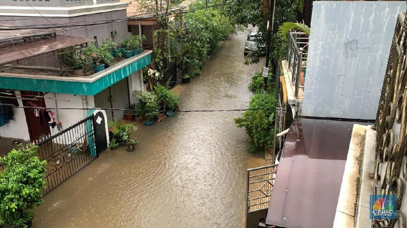 Hujan deras mengguyur Jabodetabek sejak Selasa (31/12/2019) sore hingga Rabu (1/1/2020) pagi membuat sejumlah wilayah Jabodetabek terendam banjir, Jakarta.