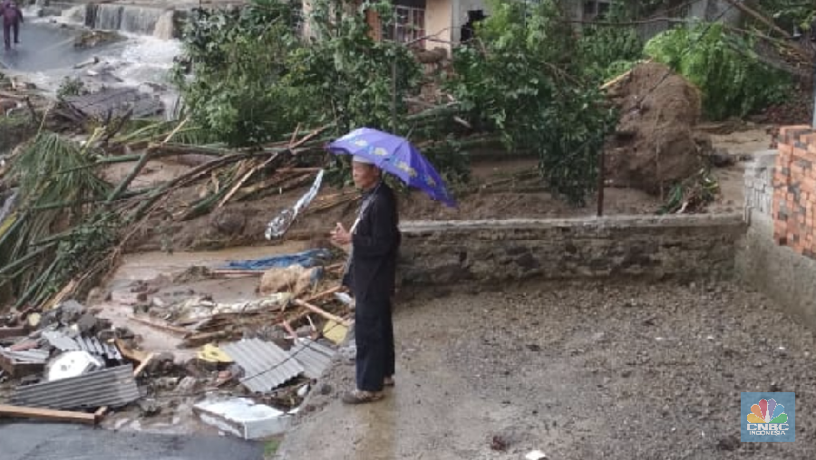 Kawasan barat Kabupaten Bogor di Jawa Barat dilaporkan diterjang banjir bandang