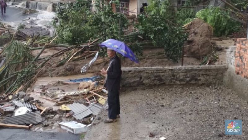 Kawasan barat Kabupaten Bogor di Jawa Barat dilaporkan diterjang banjir bandang