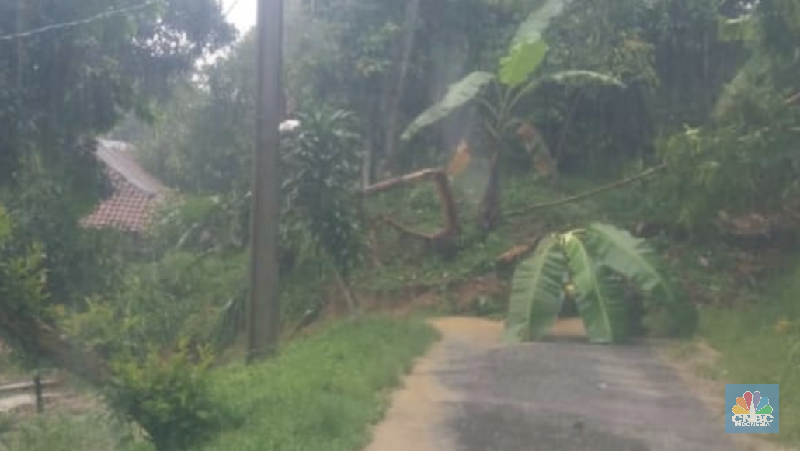 Kawasan barat Kabupaten Bogor di Jawa Barat dilaporkan diterjang banjir bandang