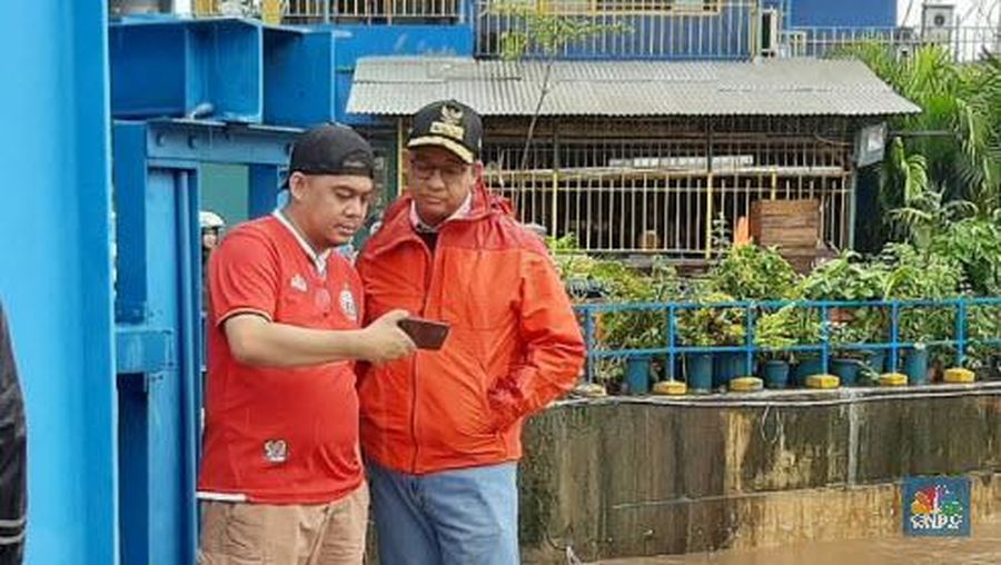 Anies Lontarkan Motivasi Buat Pegawai dan Korban Banjir