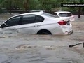 VIDEO: Mobil-mobil Hanyut Terbawa Arus Deras Banjir