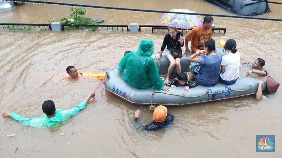 Hujan deras mengguyur Jabodetabek sejak Selasa (31/12/2019) sore hingga Rabu (1/1/2020) pagi membuat sejumlah wilayah Jabodetabek terendam banjir, Jakarta.