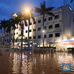 Dihajar Banjir, Ritel dan Mal di Jakarta Omzet Anjlok 50%