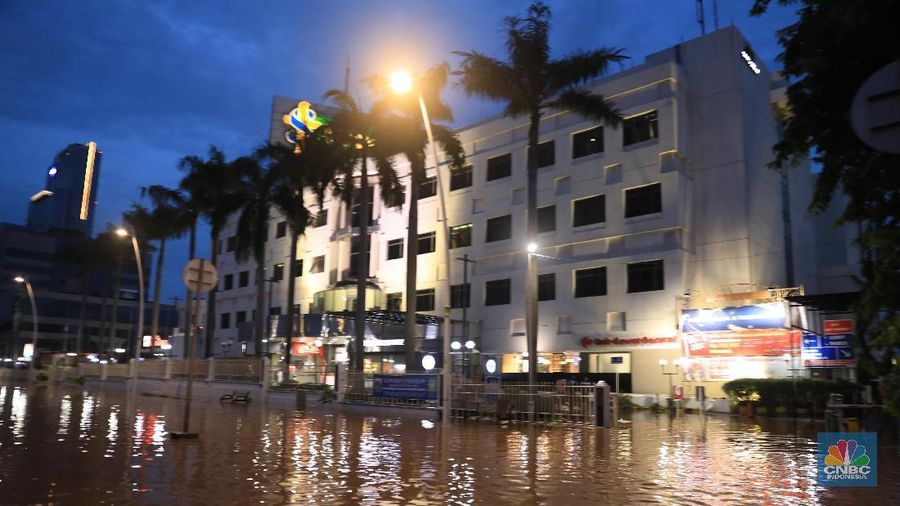 Kondisi Jakarta yang dilanda Banjir membuat polisi meniadakan kebijakan ganjil genap hari ini. 