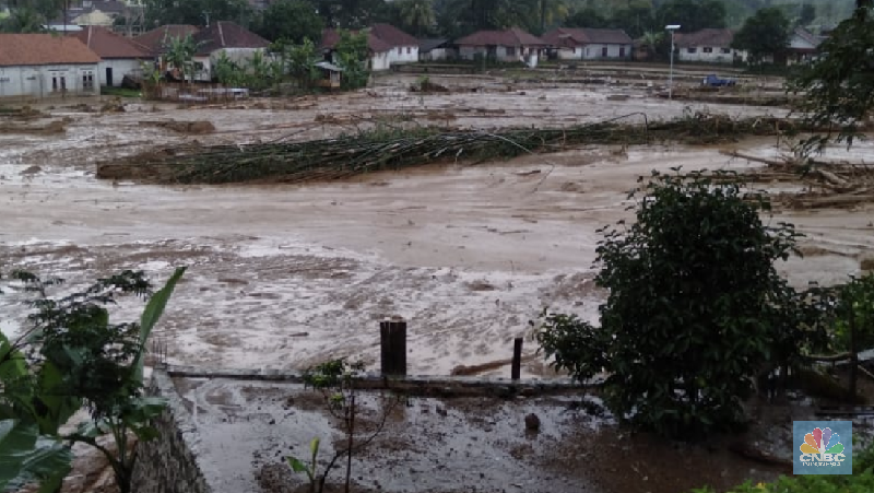 Kawasan barat Kabupaten Bogor di Jawa Barat dilaporkan diterjang banjir bandang