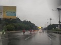 Jalan Raya Tergenang Banjir, Motor Terobos Tol Jagorawi