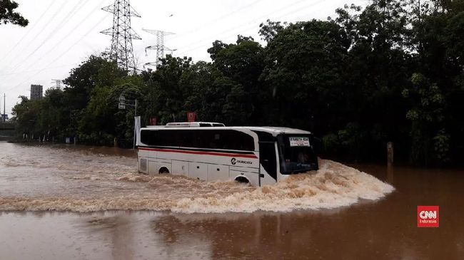 VIDEO: Tahun Baru, Jakarta dan Sekitarnya Diterjang Banjir