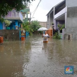 Banjir Masih Kepung Cakung Timur, Warga: Cari Makan Susah!