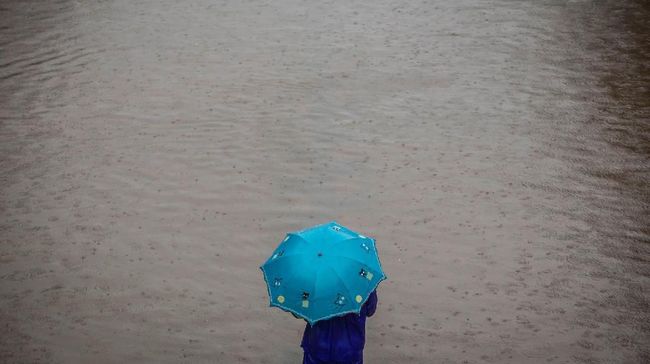 Banjir 2 Meter, Warga Kelurahan Makasar Dievakuasi