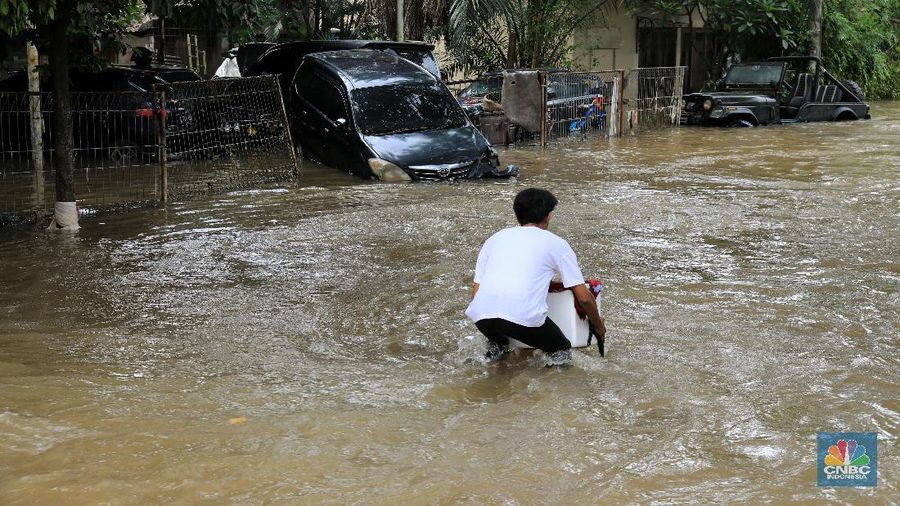 Banjir yang melanda Kota Tangerang belum sepenuhnya surut, termasuk di kawasan Ciledug Indah. Sekitar 1.000 jiwa telah dievakuasi sejak dua hari kemarin.