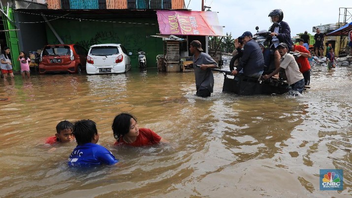 BRI Group bergerak cepat menyalurkan bantuan kepada korban banjir di wilayah Jakarta dan sekitarnya.