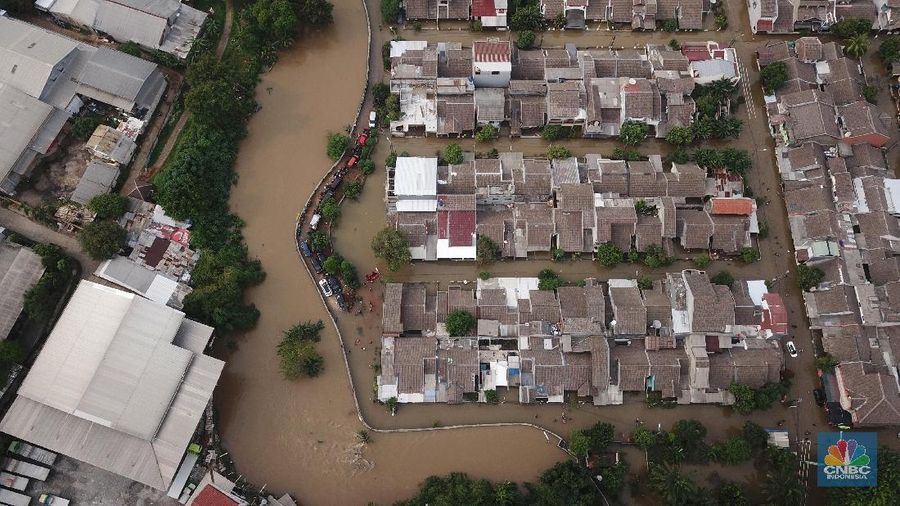 Banjir yang melanda Kota Tangerang belum sepenuhnya surut, termasuk di kawasan Ciledug Indah. Sekitar 1.000 jiwa telah dievakuasi sejak dua hari kemarin.