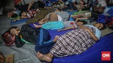 Badan Nasional Penanggulangan Bencana (BNPB) mencatat ada 169 titik banjir di seluruh wilayah Jabodetabek dan Banten, dengan terbanyak berada di Provinsi Jawa Barat 97 titik, DKI Jakarta 63 titik dan Banten 9 titik. (CNN Indonesia/Bisma Septalisma)