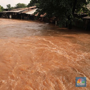 Melihat Pemandangan Jakarta Barat yang Lumpuh Akibat Banjir
