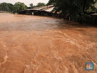 Melihat Pemandangan Jakarta Barat yang Lumpuh Akibat Banjir
