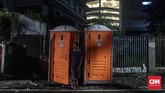 Hujan dengan intensitas tinggi diperkirakan akan terjadi lagi hari ini, sehingga warga diimbau untuk mengantisipasi seandainya banjir melanda lagi. (CNN Indonesia/Bisma Septalisma)