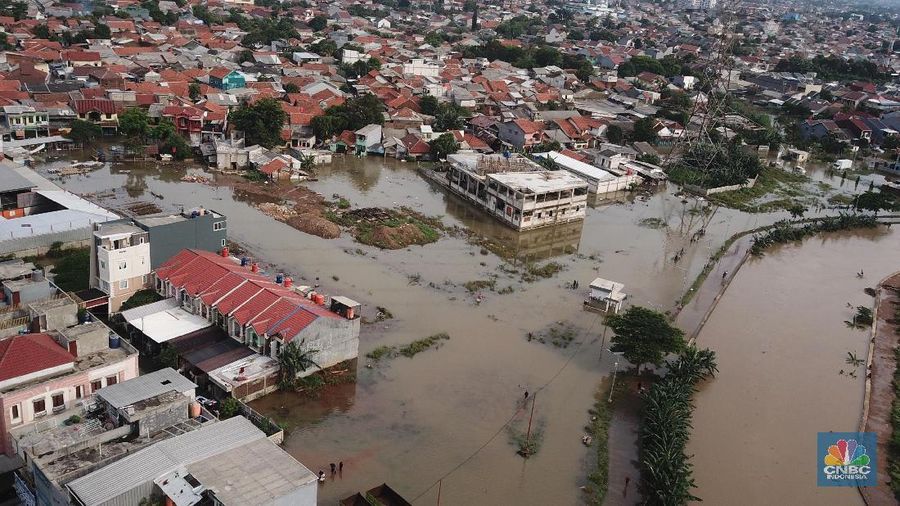 Banjir yang melanda Kota Tangerang belum sepenuhnya surut, termasuk di kawasan Ciledug Indah. Sekitar 1.000 jiwa telah dievakuasi sejak dua hari kemarin.