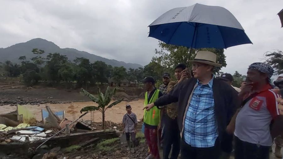 Banjir bandang yang melanda Lebak, Banten serta banjir yang melanda Tangerang ditetapkan sebagai kejadian luar biasa (KLB).