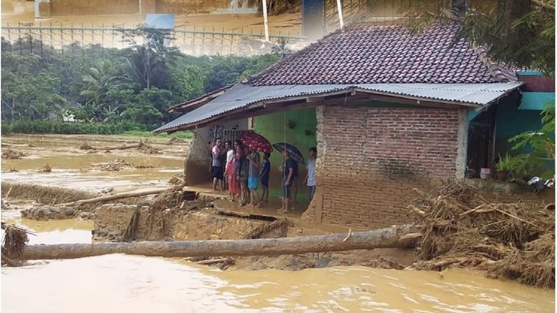 Bencana banjir melanda sejumlah daerah di Tanah Air pada permulaan tahun ini.