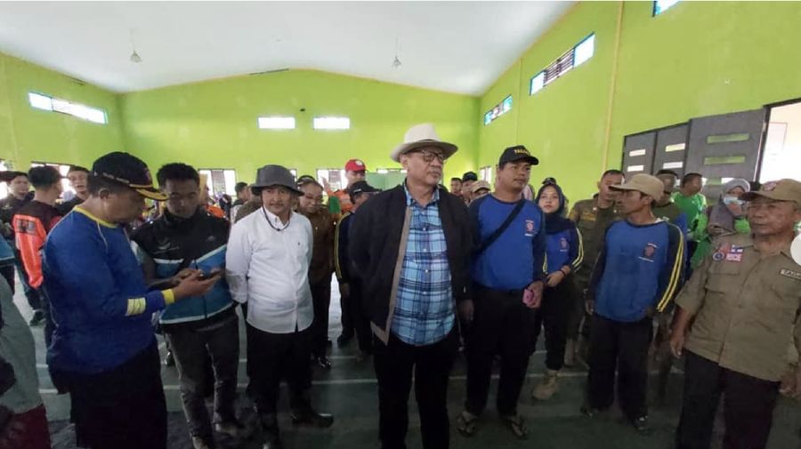 Gubernur Banten Wahidin Halim mengumumkan ada dua warganya yang positif virus Corona.