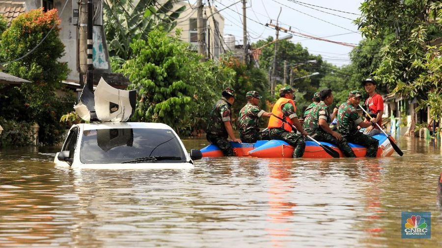Banjir yang melanda Kota Tangerang belum sepenuhnya surut, termasuk di kawasan Ciledug Indah. Sekitar 1.000 jiwa telah dievakuasi sejak dua hari kemarin.