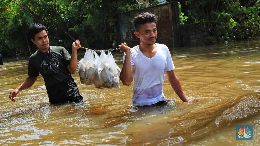 Banjir yang melanda Kota Tangerang belum sepenuhnya surut, termasuk di kawasan Ciledug Indah. Sekitar 1.000 jiwa telah dievakuasi sejak dua hari kemarin.