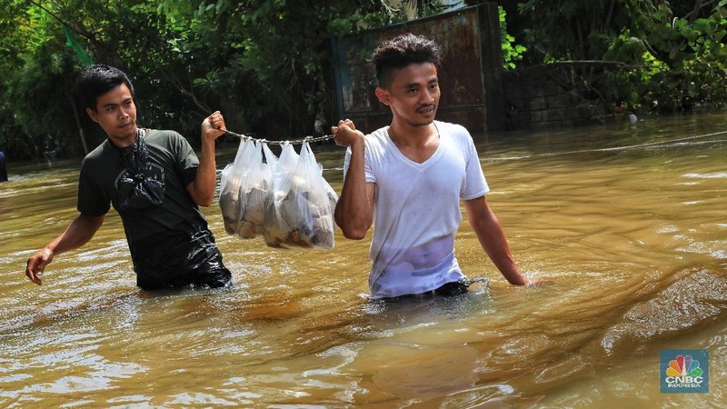 Banjir yang melanda Kota Tangerang belum sepenuhnya surut, termasuk di kawasan Ciledug Indah. Sekitar 1.000 jiwa telah dievakuasi sejak dua hari kemarin.