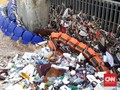 Pemulung Raih Untung Saat Banjir Jakarta