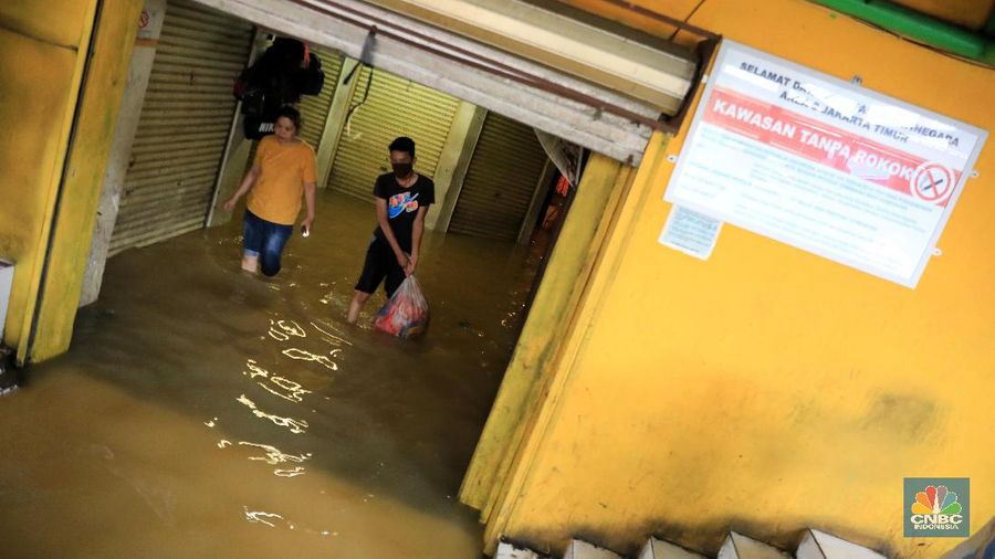 Pemerintah pusat menganggarkan untuk UKM yang mesinnya rusak kena banjir.