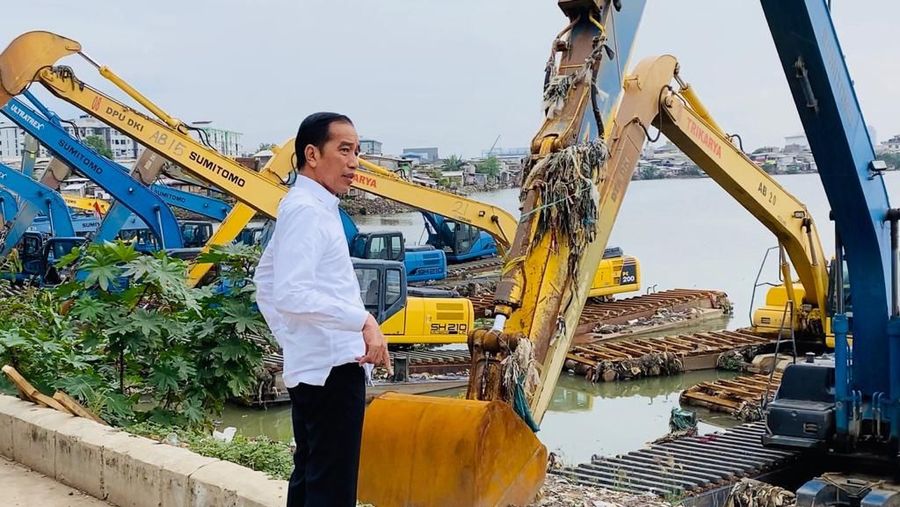 Presiden Jokowi Ke Waduk Pluit, Pastikan Peralatan Penanganan Banjir Berfungsi Optimal. (Biro Pers Sekretariat Presiden)
