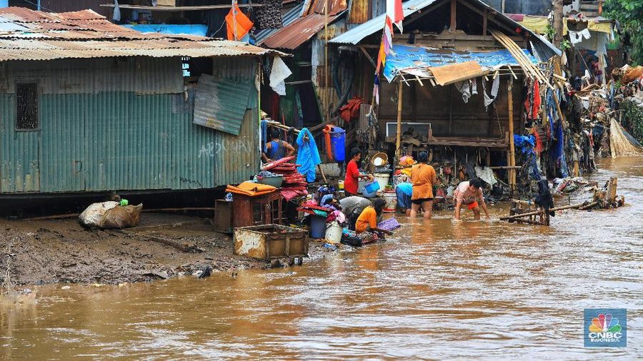 Pemerintah pusat di bawah Presiden Jokowi melalui PUPR punya program penanggulangan banjir sejak 2015.