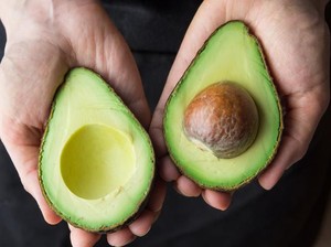7 Tips Mudah Bikin Alpukat Cepat Matang, Pakai Tusuk Gigi hingga Tisu