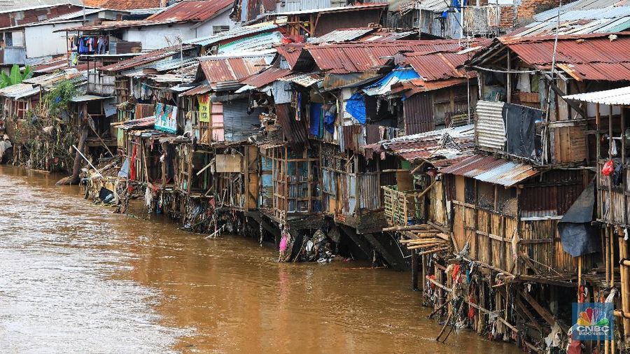 Pemerintah pusat di bawah Presiden Jokowi melalui PUPR punya program penanggulangan banjir sejak 2015.