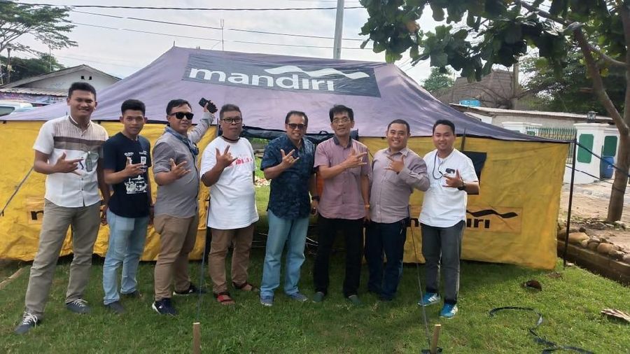 PT Bank Mandiri Tbk (BMRI) melakukan aksi tanggap bencana dan menyalurkan bantuan kepada korban banjir di wilayah Jabotabek.