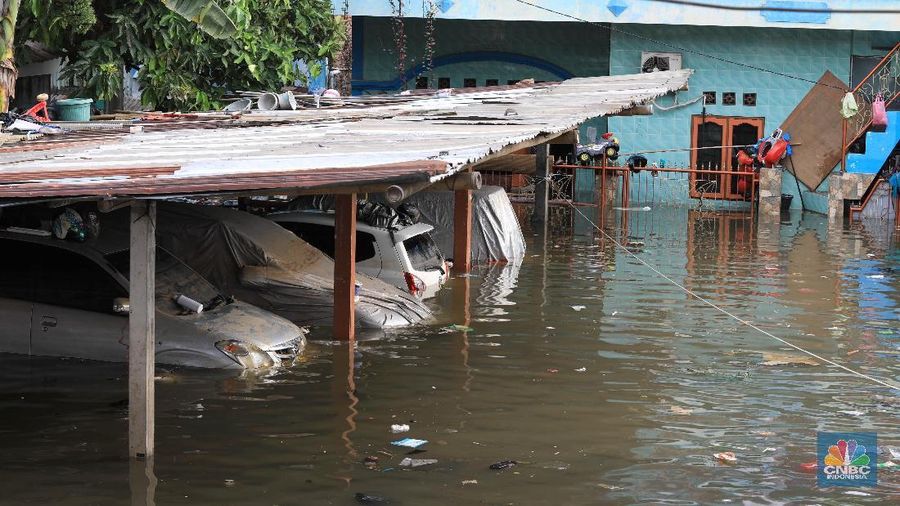 Suasana tenda pengungsi akibat banjir yang melanda kawasan kampung Klingkit, Rawa Buaya, Cengkareng, Jakarta Barat
