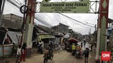 Banjir menerjang Perumahan Pondok Gede Permai, Jatiasih, Bekasi, Jawa Barat, dan menghancurkan kendaraan yang terparkir di jalanan. Ketinggian air sempat mencapai dua meter. (CNN Indonesia/Adhi Wicaksono)