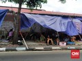 Listrik Belum Menyala, Warga Manggarai Mengungsi di Trotoar