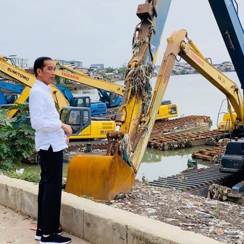 Tanpa Ditemani Anies, Ini Gaya Jokowi Sidak Pompa Waduk Pluit