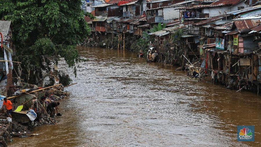 Pemerintah pusat di bawah Presiden Jokowi melalui PUPR punya program penanggulangan banjir sejak 2015.